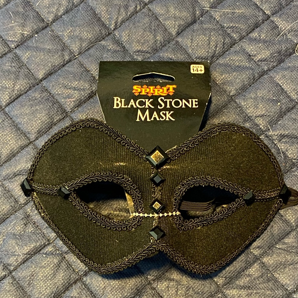 NWT BLACK STONE MASK FOR WOMEN